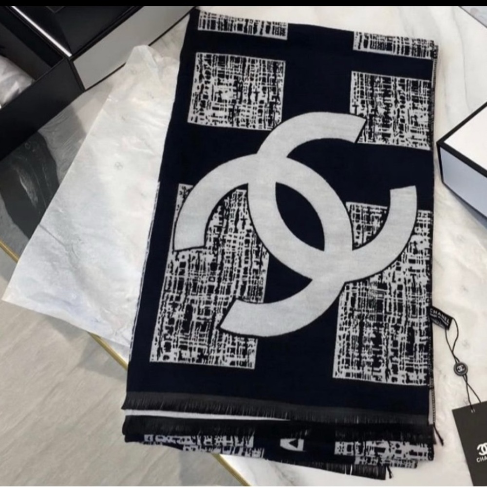 Brand new CHANEL Gwp Monochrome Logo Scarf cashmere silk - Picture 2 of 4